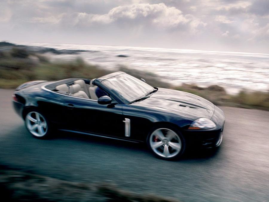  Jaguar XKR Portfolio Convertible 2007 года  (фото 9 из 26)